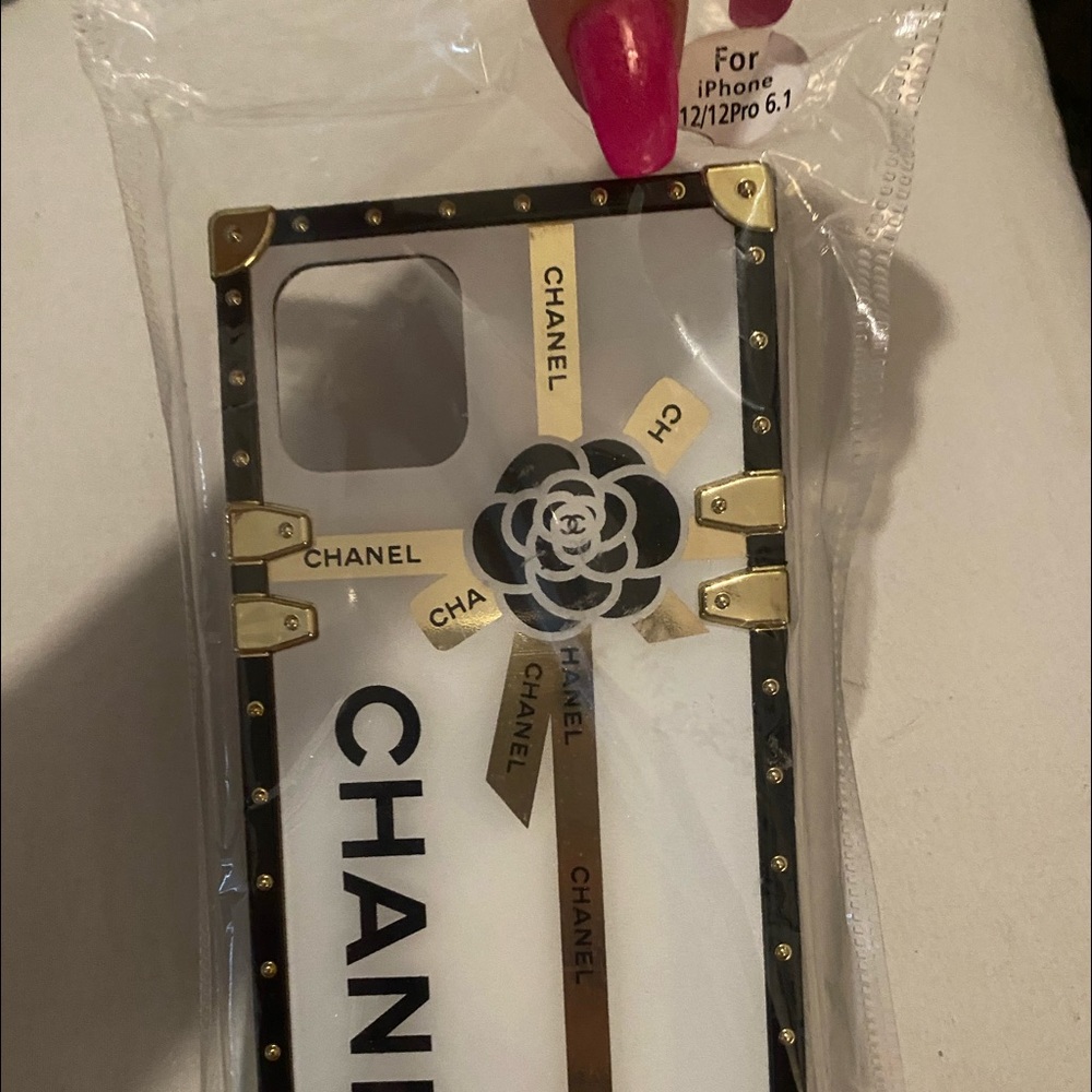 Channel for I phone 12 or 6 they fit either one pop ring included